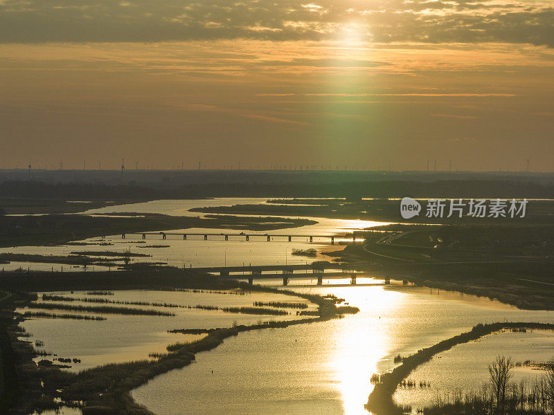 Reevediep IJssel绕道水道春季日落全景鸟瞰